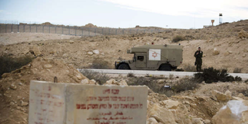 الجيش الاسرائيلي يعلن مقتل جندي و اصابة 3 أخرين بأنقلاب دبابة