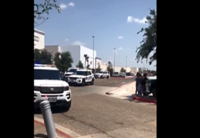 صورة مسلح يطلق النار بمركز تجاري في ولاية تكساس