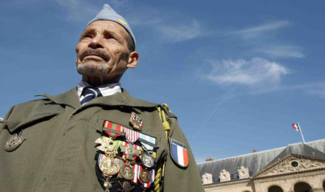 بعد 46 عاما!فرنسا تكرم العملاء #الجزائريين