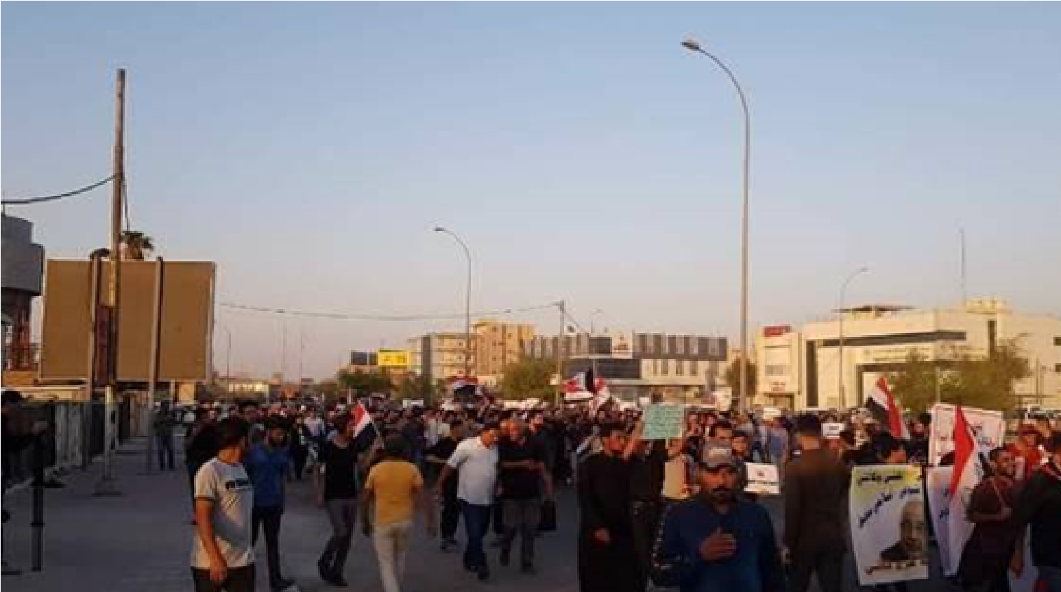 مسيرات احتجاجية في #البصرة للمطالبة بعدم ملاحقة مشاركين في احتجاجات سابقة