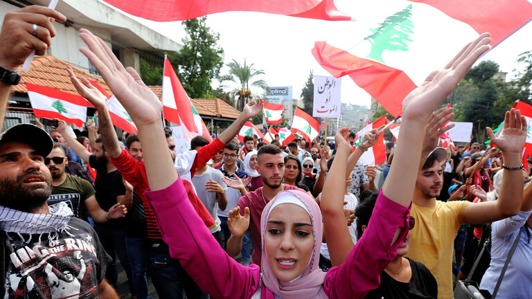 احتجاجات لبنان تدخل يومها السابع