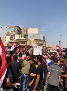  صور لوصول عشرات المتظاهرين الى ساحة التحرير وسط بغداد