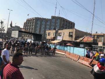 الآن معارك طاحنة فوق جسر الاحرار بين ساحة الوثبة ووزارة العدل لاحتلال الاذاعة والتلفزيون وسط بغداد