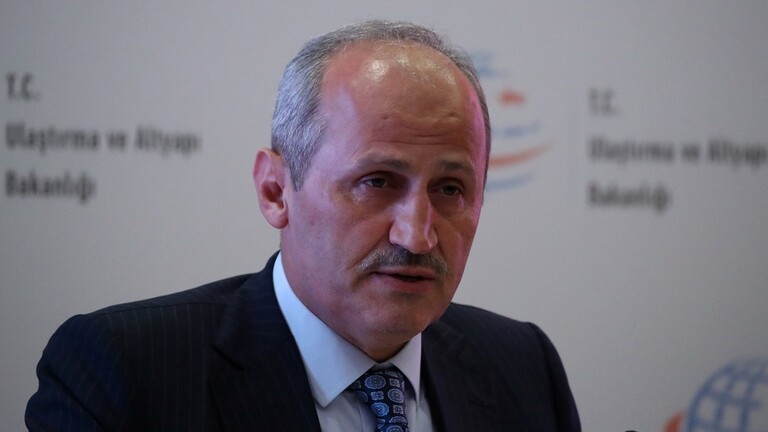 طرد وزير النقل التركي من منصبه السبت