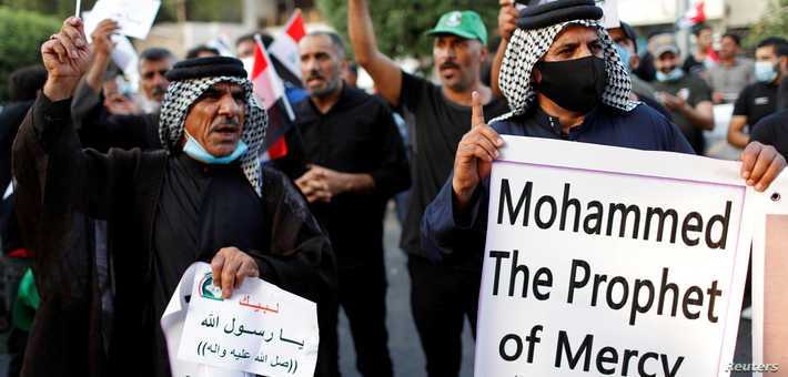 150 رجلا يرتدون العقال العربي يتظاهرون امام ساحة كهرمانه ضد ماكرون