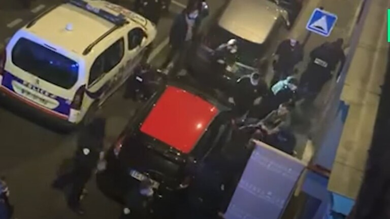 مثول 4 شرطيين أمام محكمة فرنسية بتهمة ضربهم منتجا من أصول إفريقية