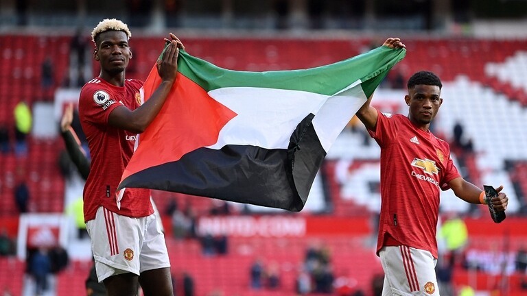رفع علم فلسطين في معقل "الشياطين الحمر"
