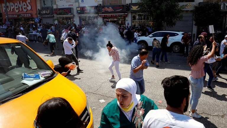 غضب الشارع الفلسطيني بعد اغتيال "نزار بنات"