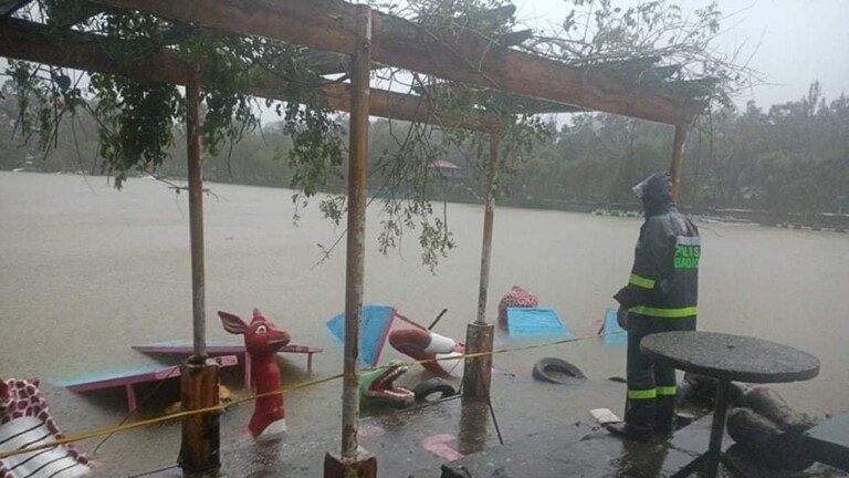 إعصار #كومباسو في الفلبين إلى 30 شخصا