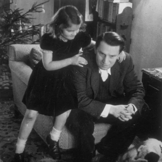 أولبرايت مع والدها في الولايات المتحدة في أربعينيات القرن الماضي